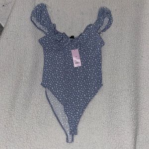 NWT Wild Fable light blue / periwinkle flower printed bodysuit / one piece / top
